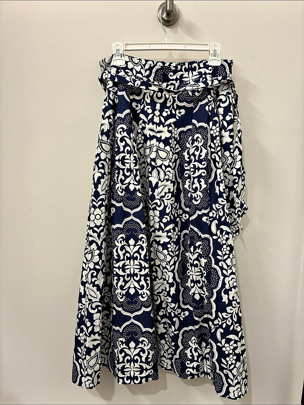 Talbots Maxi Floral Skirt in Blue & White Size 8 Like New